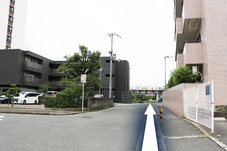 T字路に差し掛かったところで、もう少し進みます